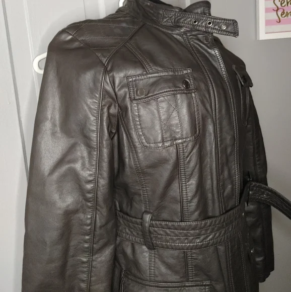 Vegan Point Zero Leather Trenchcoat - Picture 2 of 8
